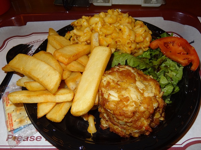 Crab cake with mac n cheese